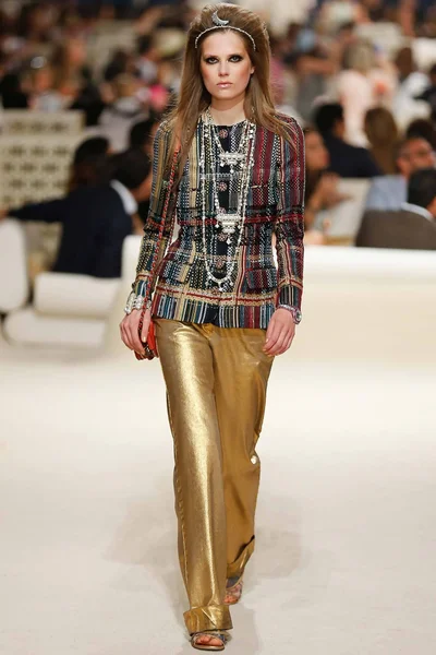 Look 30